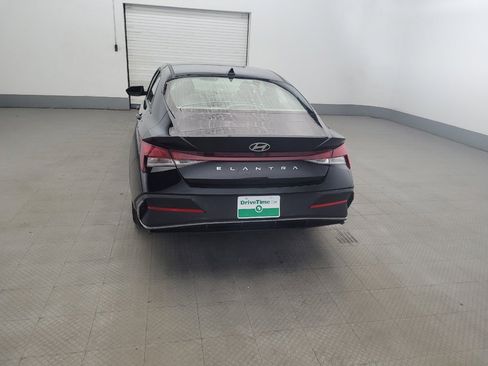 Used 2024 Hyundai Elantra SEL FWD image 6