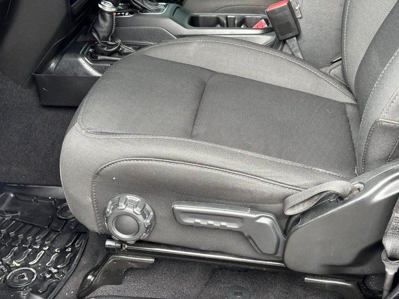 Used 2021 Jeep Wrangler Unlimited Sahara AWD/4WD image 17