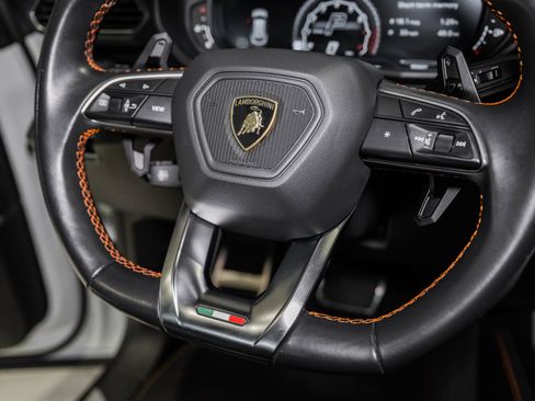 Used 2020 Lamborghini Urus image 48
