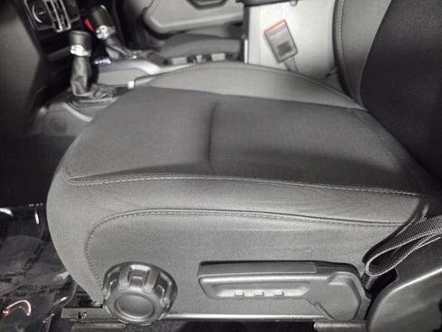 Used 2023 Jeep Gladiator Sport AWD/4WD image 11