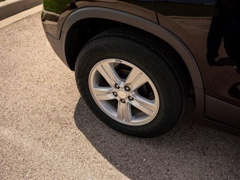 Used 2020 Chevrolet Trax LS w/ Tint and Cruise Package FWD image 10