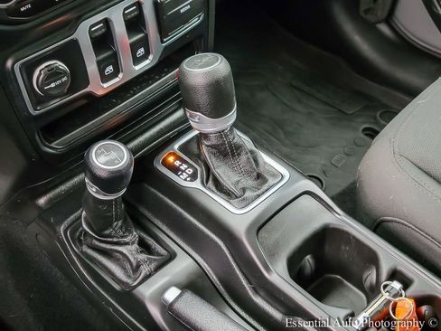 Used 2020 Jeep Wrangler Sport AWD/4WD image 23