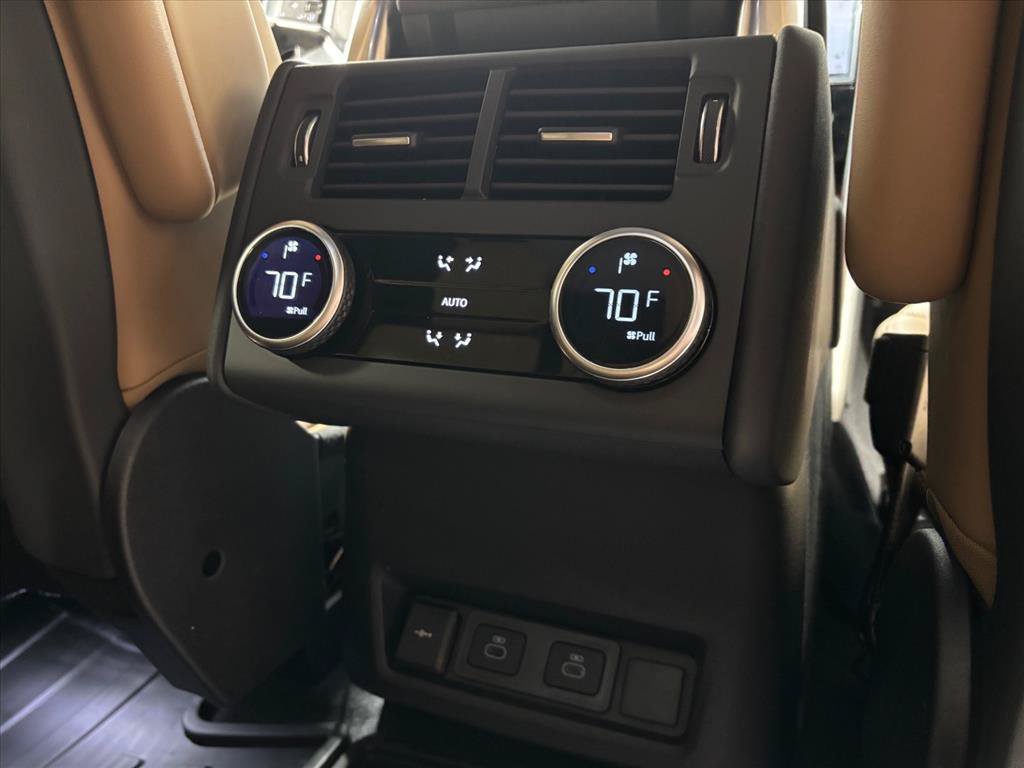 New 2026 Land Rover Discovery Limited Edition AWD/4WD image 36