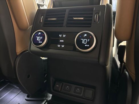 New 2026 Land Rover Discovery Limited Edition image 36