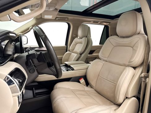 Used 2018 Lincoln Navigator Reserve w/ Technology Package AWD/4WD image 23