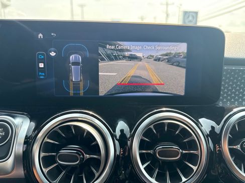 Certified 2025 Mercedes-Benz GLB 250 4MATIC image 10