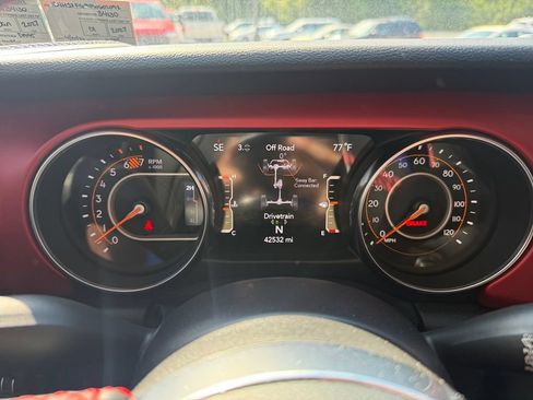 Used 2023 Jeep Wrangler Unlimited Rubicon w/ Cold Weather Group AWD/4WD image 16