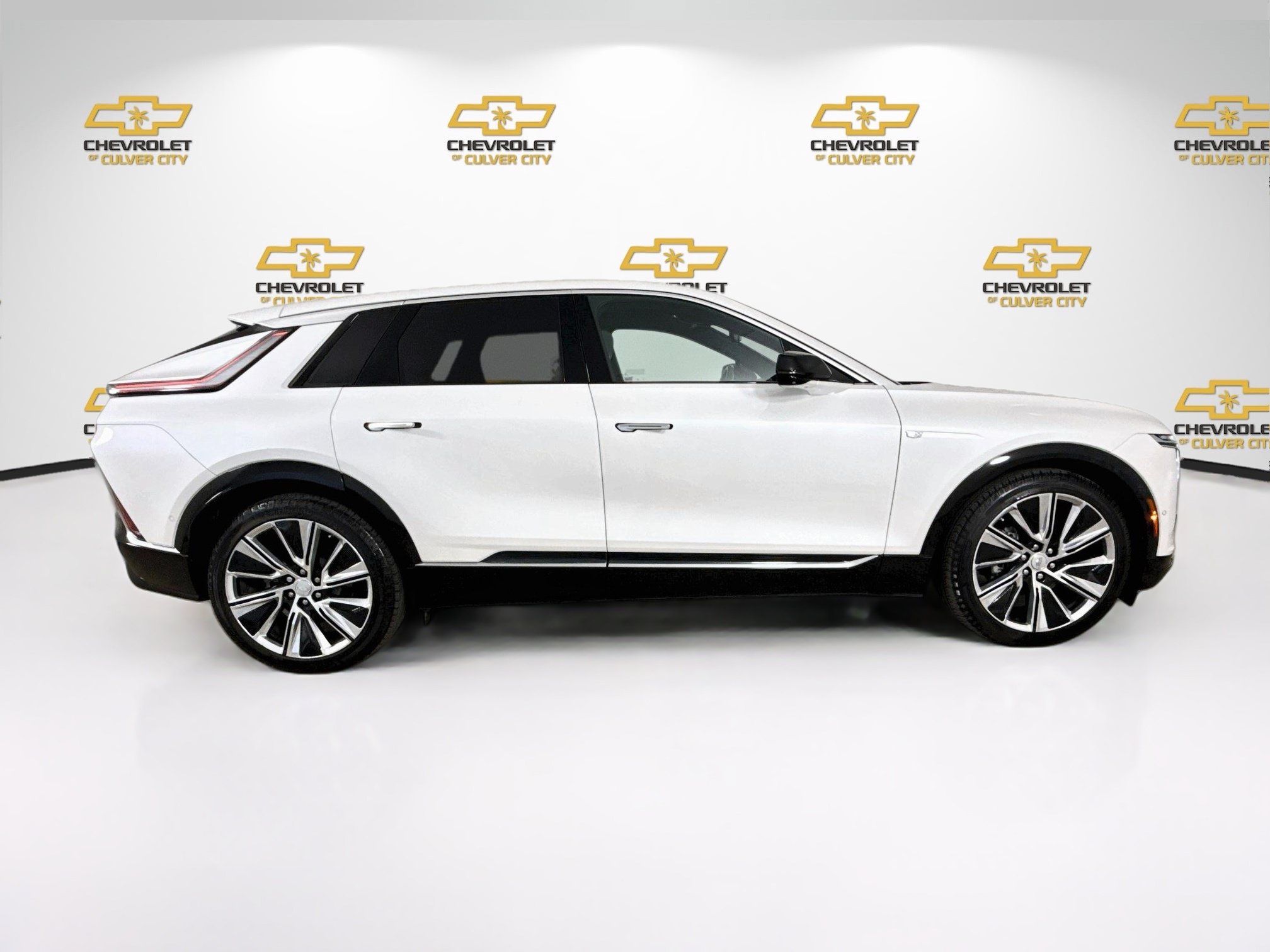 Used 2024 Cadillac Lyriq Luxury RWD image 9