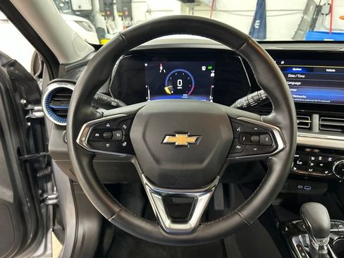 Used 2024 Chevrolet Trax LT w/ Driver Confidence Package FWD image 9