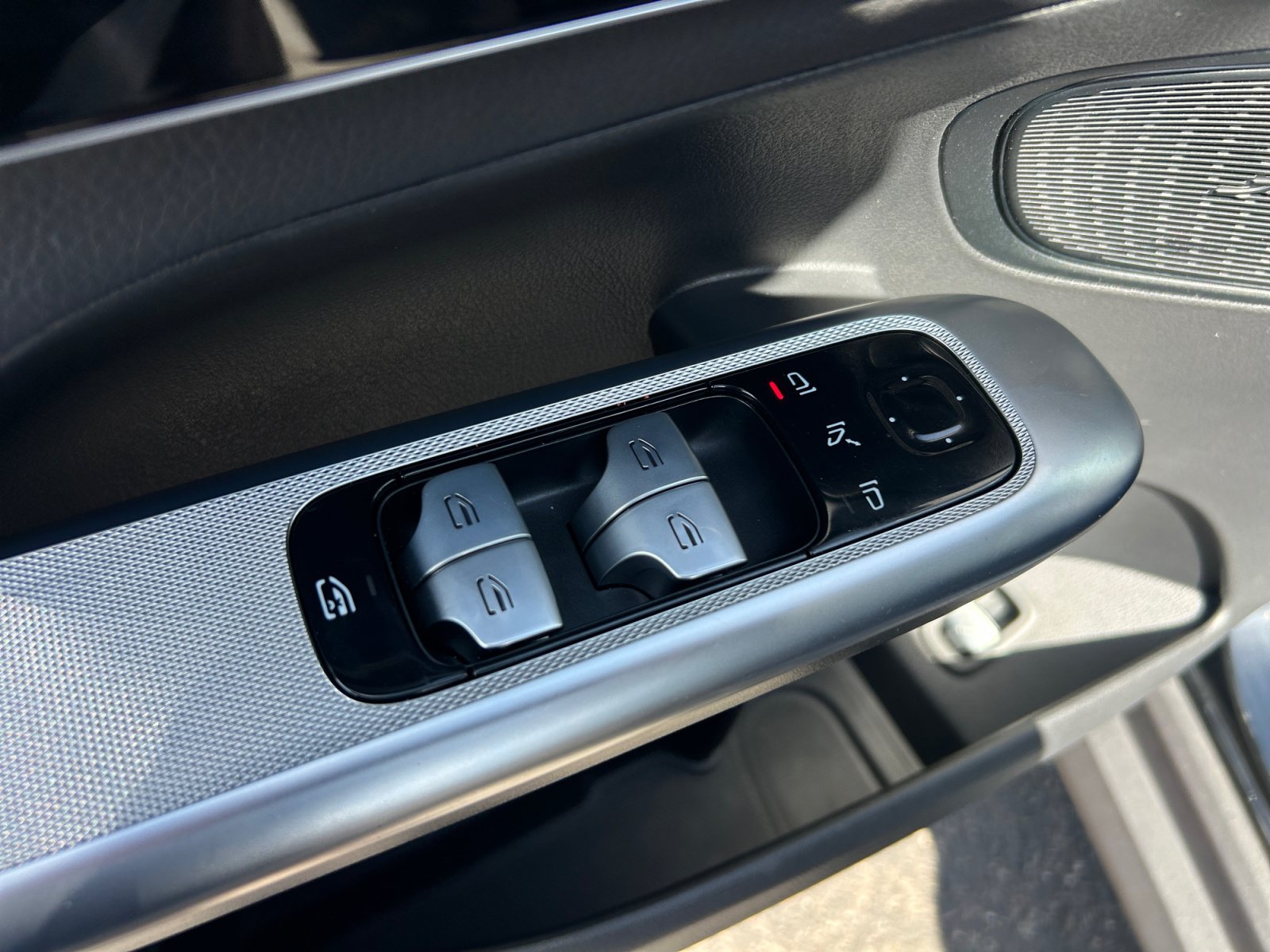 Used 2025 Mercedes-Benz GLC 300 image 14