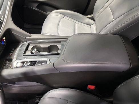 Used 2023 Buick Enclave Essence image 22