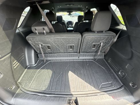 Used 2023 Chevrolet Traverse LT FWD image 25