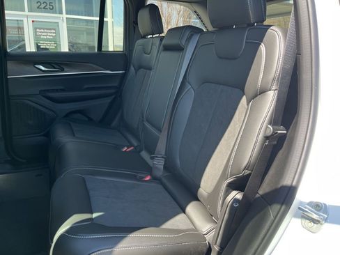 New 2026 Jeep Grand Cherokee Altitude image 15