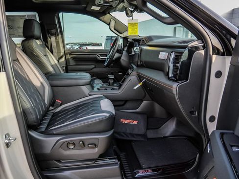 New 2026 GMC Sierra 1500 AT4 w/ AT4 Premium Package AWD/4WD image 15