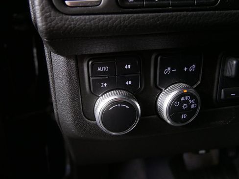 Used 2021 GMC Yukon Denali w/ Denali Premium Package AWD/4WD image 17