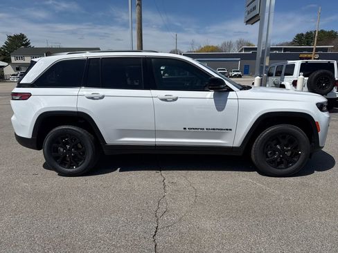New 2026 Jeep Grand Cherokee Altitude AWD/4WD image 6