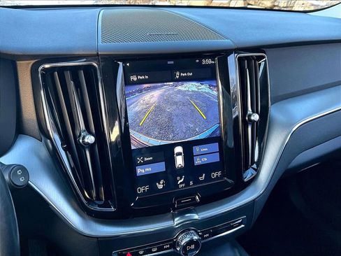 Used 2019 Volvo XC60 T5 Momentum w/ Multimedia Package image 18