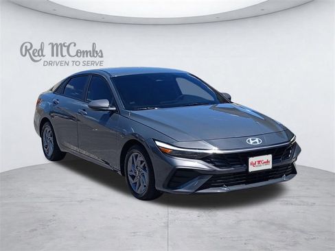 Used 2025 Hyundai Elantra Hybrid FWD image 10