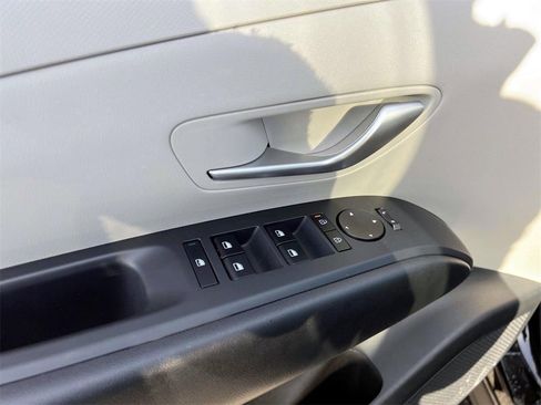 Certified 2025 Hyundai Tucson SE image 17