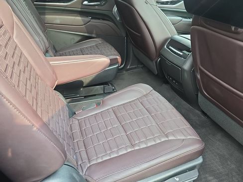 Certified 2023 Cadillac Escalade ESV Premium Luxury Platinum w/ LPO, Radiant Package AWD/4WD image 28