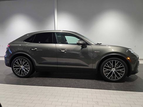 Used 2024 Porsche Macan 4 Electric image 9