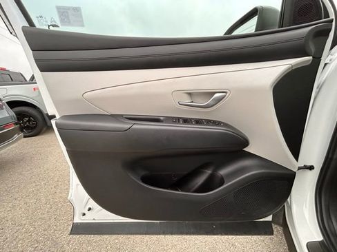 Used 2025 Hyundai Tucson SE AWD/4WD image 24