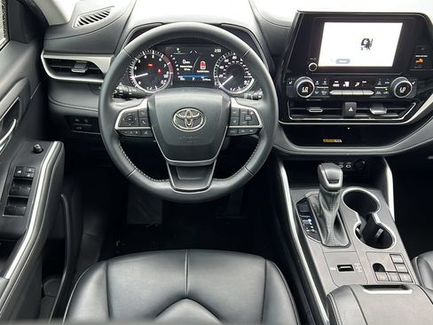 Used 2023 Toyota Highlander XLE FWD image 12