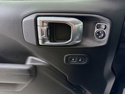 Used 2024 Jeep Wrangler Willys image 17