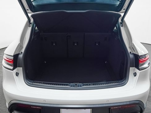 Certified 2023 Porsche Macan AWD/4WD image 25
