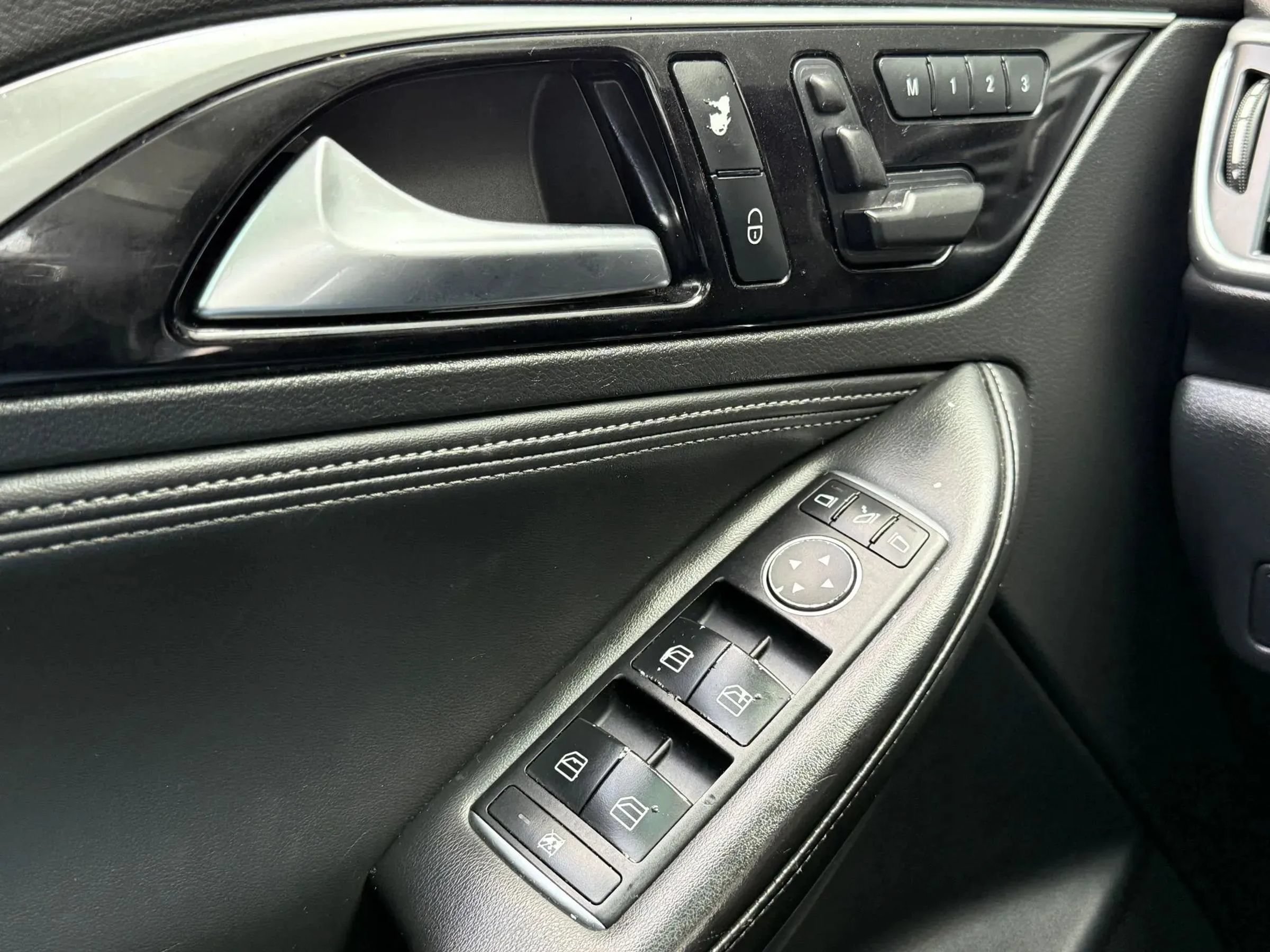 Used 2019 INFINITI QX30 AWD w/ Navigation Package image 21
