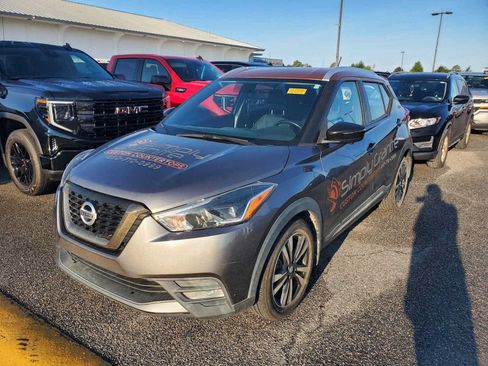 Used 2019 Nissan Kicks SR w/ SR Premium Package FWD image 1