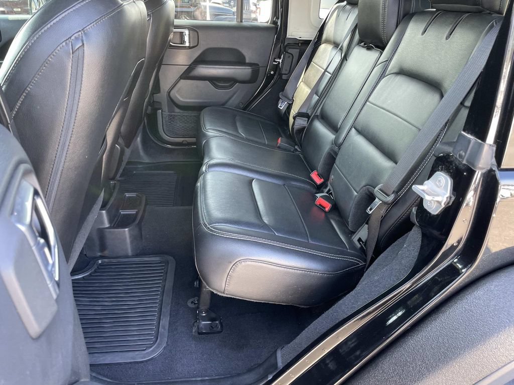 Used 2018 Jeep Wrangler Unlimited Sahara AWD/4WD image 11