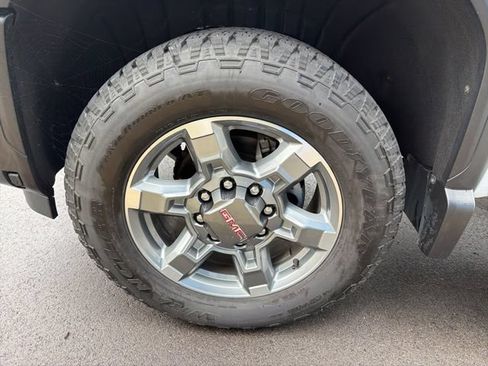 Used 2025 GMC Sierra 2500 SLT w/ SLT Premium Package AWD/4WD image 13