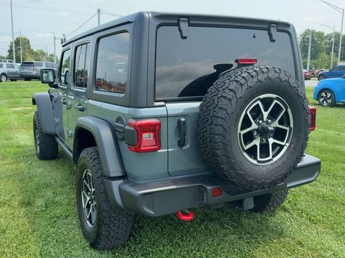 Used 2025 Jeep Wrangler Unlimited Rubicon w/ Convenience Group AWD/4WD image 5