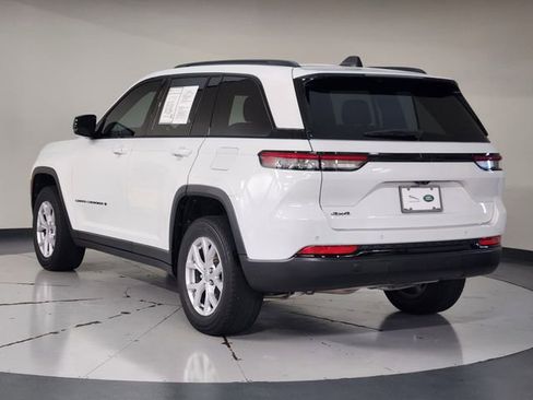 Used 2024 Jeep Grand Cherokee Altitude AWD/4WD image 7