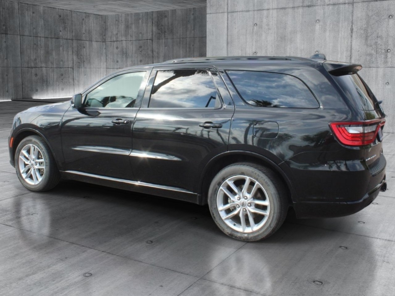 Used 2024 Dodge Durango GT RWD image 16