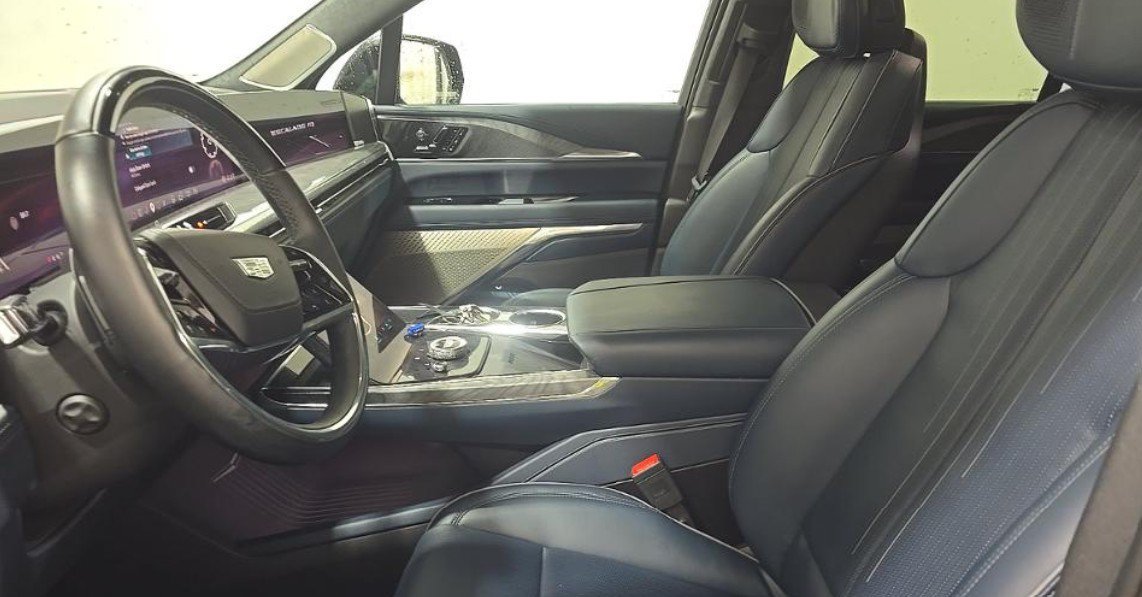 Used 2025 Cadillac Escalade IQ Sport 2 AWD/4WD image 4