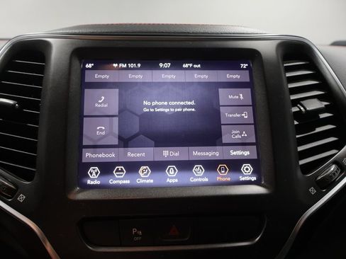 Used 2019 Jeep Cherokee Trailhawk AWD/4WD image 24