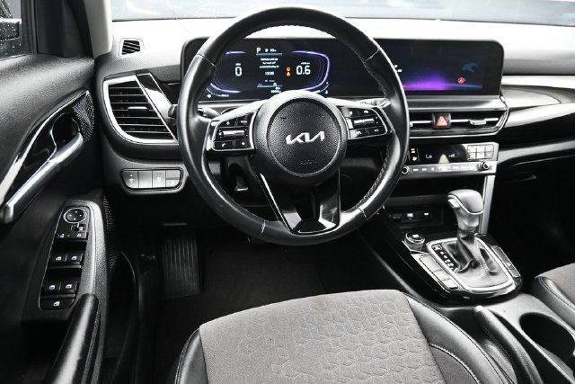 Used 2025 Kia Seltos S FWD image 11