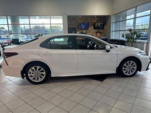 Used 2024 Toyota Camry SE FWD image 14