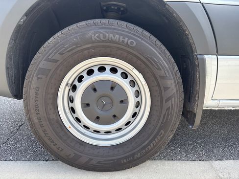 Used 2025 Mercedes-Benz Sprinter 2500 image 13