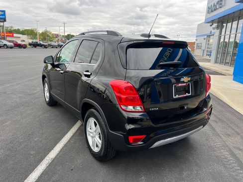 Used 2019 Chevrolet Trax LT w/ LT Convenience Package FWD image 3