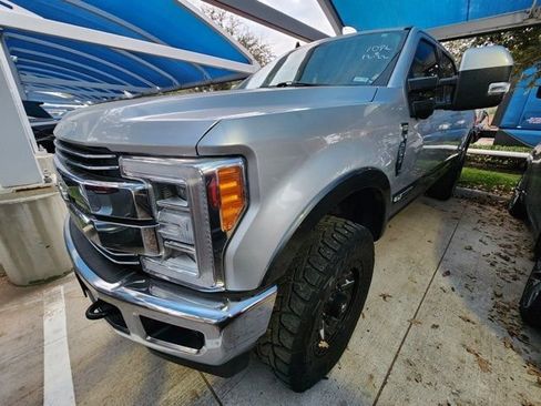 Used 2019 Ford F250 Lariat w/ Lariat Ultimate Package image 2