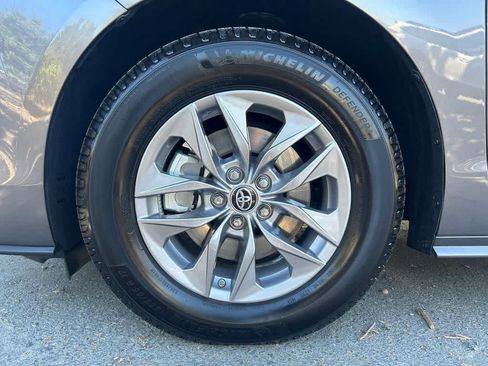 Used 2023 Toyota Sienna XLE AWD/4WD image 8