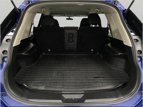 Used 2017 Nissan Rogue SV AWD/4WD image 6