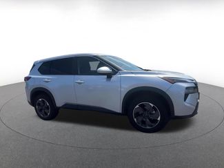 Used 2025 Nissan Rogue SV FWD video 2