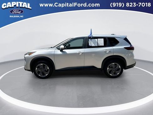 Used 2025 Nissan Rogue SV FWD image 5