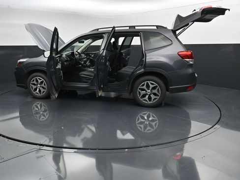 Used 2020 Subaru Forester Premium AWD/4WD image 28