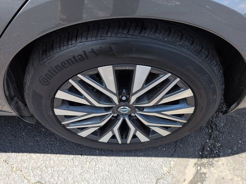 Used 2024 Nissan Altima 2.5 SV FWD image 10