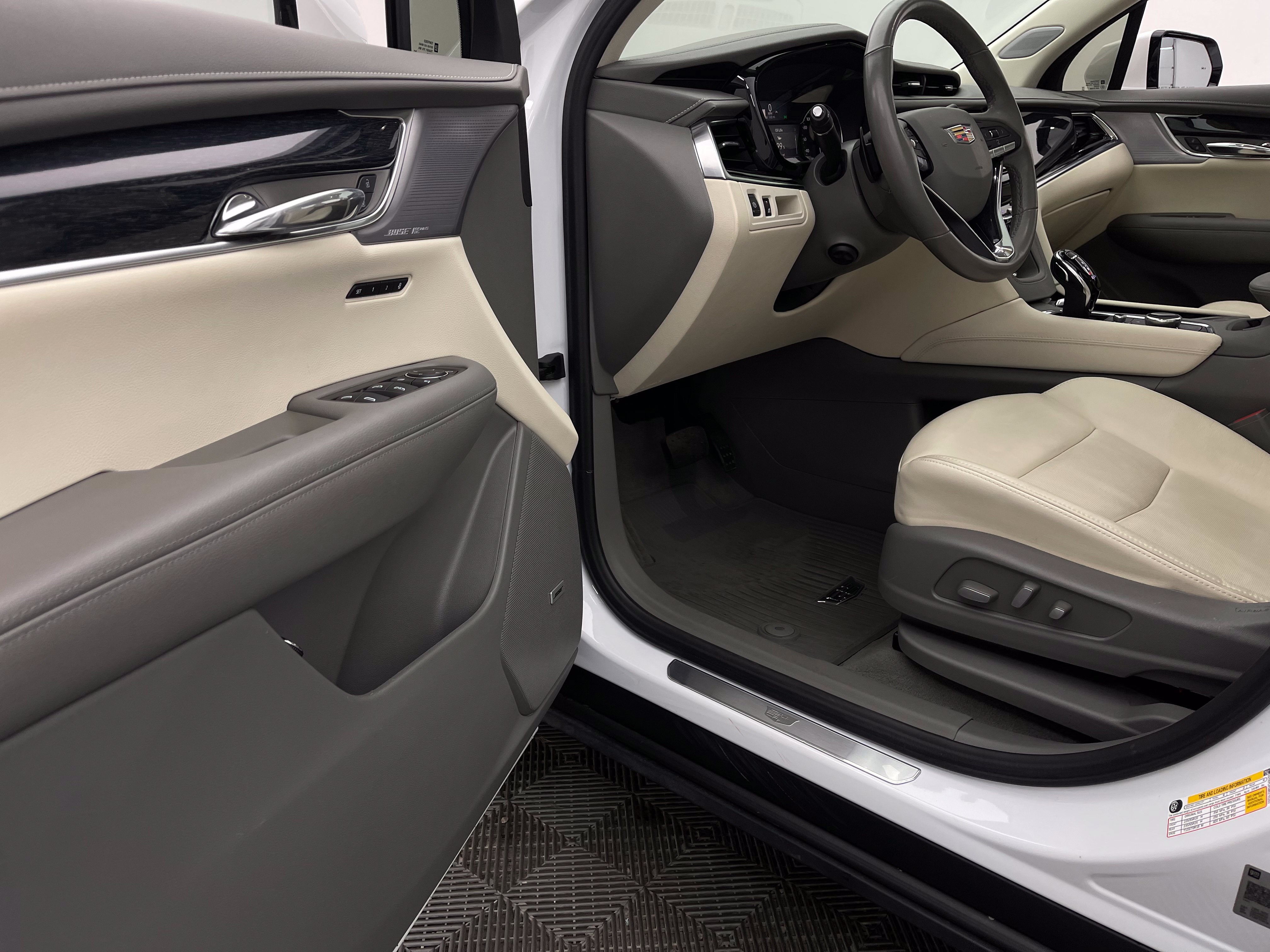 Used 2024 Cadillac XT6 Premium Luxury FWD image 18